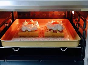 烤盘入烤箱中层。