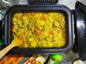 炒至饭粒完全吸收咖喱汁