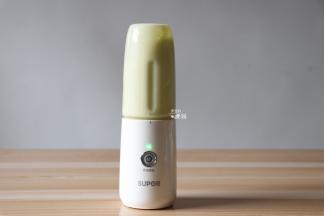 然后让榨汁机继续榨汁，运行35秒后会自动停止；