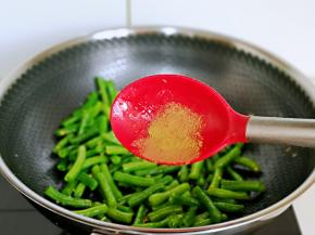 再加入十三香。