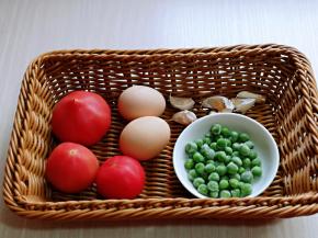 准备食材，我用的番茄比较小哈。