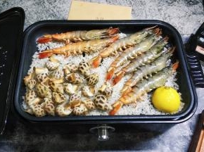 开盖将大虾翻另一边