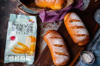 若看到面团上色过深，可以在上面盖一层锡纸，烘烤结束后面包放网架放凉。