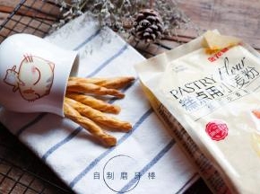 制作简单又美味的磨牙棒，不仅小孩爱吃，大人也抵挡不住诱惑哦！