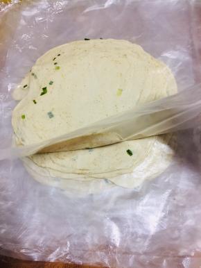 全部做好了放进冰箱冷冻保存即可。半年都不会坏。