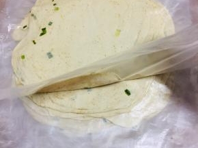 全部做好了放进冰箱冷冻保存即可。半年都不会坏。