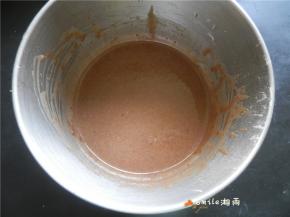 加百利酒（或咖啡酒）搅匀。