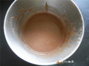 加百利酒（或咖啡酒）搅匀。