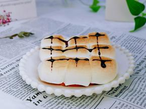 近看，胖乎乎的棉花糖。