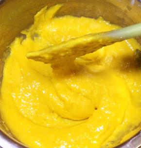 搅拌均匀的蛋黄面糊