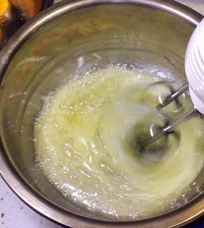 用打蛋器低速搅打1分钟