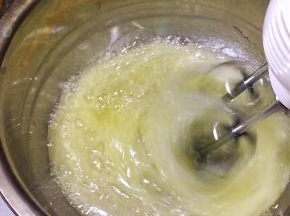 用打蛋器低速搅打1分钟