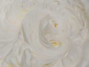 用搅拌机再次混合均匀加可可粉4可搅拌均匀（如果想要其他口味在这一步就可以加了、比如加抹茶粉、可可粉、还有各种水果泥）