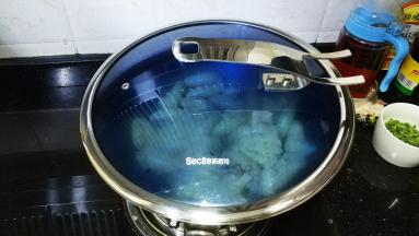 盖上盖子小火煎5分钟