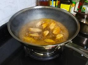 不用盖盖子，一直大火烧至汁收干