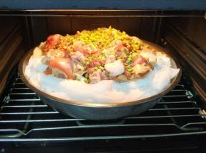 蒸烤箱预热105度5分钟，放入粉盘105度20分钟（蒸的时长按肉肉的量来调整）