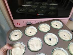 把表层面糊整理均匀放入烤箱150℃烤35分钟（根据自己烤箱调整） 