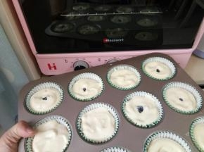 把表层面糊整理均匀放入烤箱150℃烤35分钟（根据自己烤箱调整） 