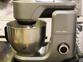 启动厨师机，5档开始打发淡奶油。