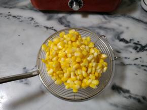 
2.捞起来，控干水份
