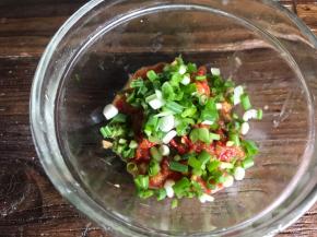 放入自制辣椒酱里