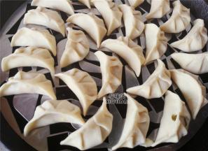 饺子包完后可以冷冻起来，家人不爱吃水饺，基本都是蒸饺和煎饺