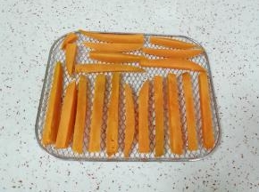 摆在烤网上。