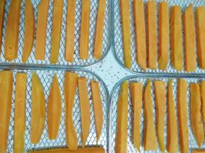 两个大红薯刚好摆满四层烤网。