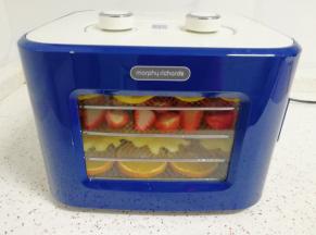 关好干果机的门。