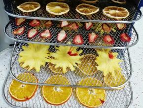 烘出来的果干颜色好漂亮。