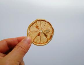 柠檬干泡水喝。