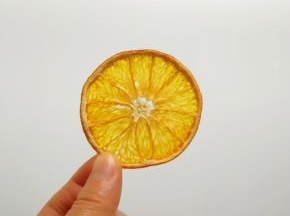 甜橙干可以直接吃也可以泡水喝。