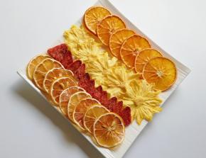 用摩飞MR-6255干果机烘干的水果干基本上没有变色，保留了水果本身的营养成分。