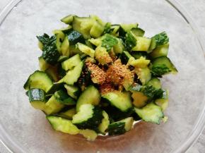 加入原味鲜和香油搅拌均匀。