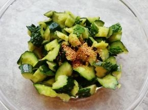 加入原味鲜和香油搅拌均匀。