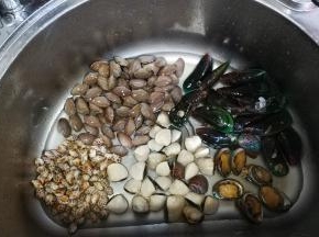 1.各种食材洗洗刷刷处理干净
