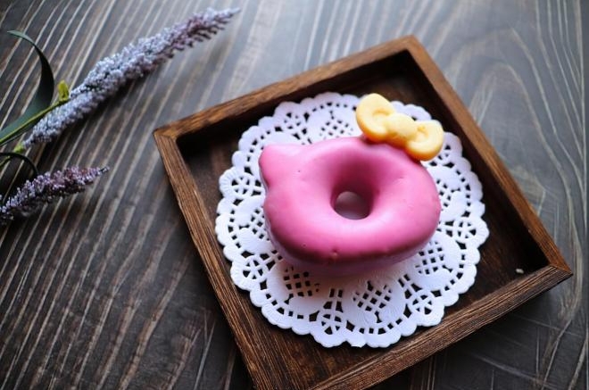 粉嫩KT抹茶甜甜圈