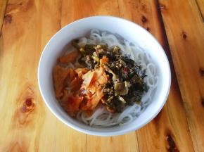 放入外婆菜