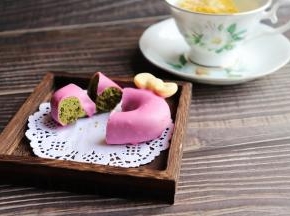 切开以后，翠绿的内芯也是漂亮的哟。