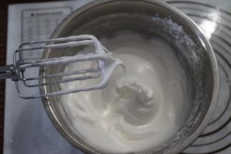 低速打至硬性发泡