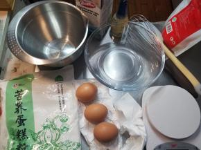 首先准备好全部食材，称量好食材备用。