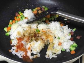 加入所有调料翻炒均匀。