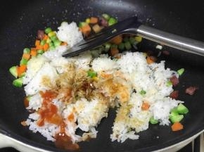 加入所有调料翻炒均匀。