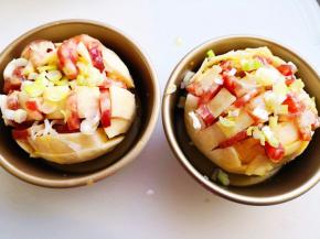 8.	再撒上切好的葱末，