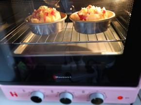 9.	烤箱预热，200度，上下火，中层烤10分钟，出炉趁热吃吧。