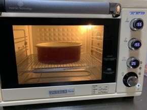 放入预热好的柏翠PE5400烤箱中，中下层，155度60分钟。