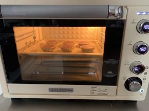 放入预热好的柏翠PE5400烤箱，180度20分钟。