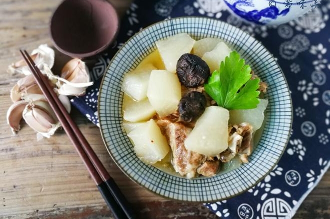 白萝卜炖排骨