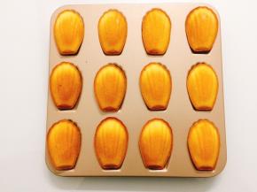 烤好后趁热脱膜