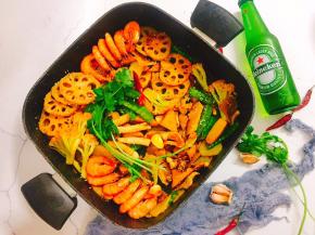 麻麻辣辣配上一瓶啤酒，美味不可挡